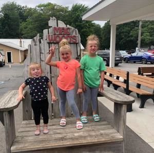 Meet your Posher, Maya